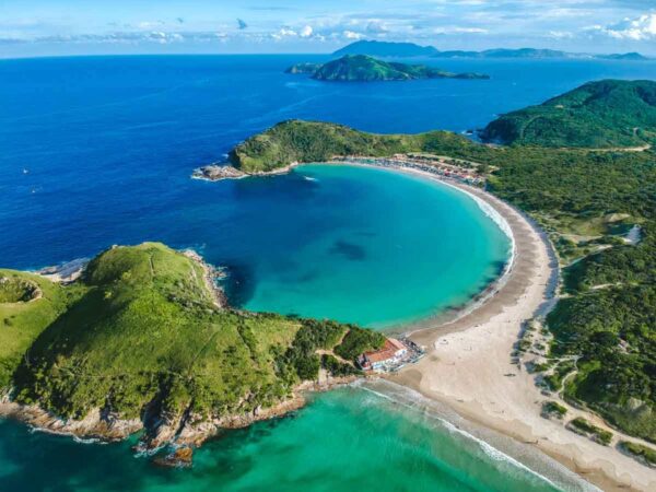 "Monte Seu Tour na Região dos Lagos: 🌊 Escolha Até 5 Passeios Imperdíveis e Viva o Paraíso Carioca com Transfer Incluso 🚐✨