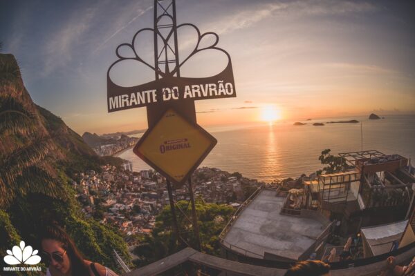 Favela Tour no Vidigal: 🌆 Descubra Cultura, História e Natureza com Transfer Incluso 🚐✨